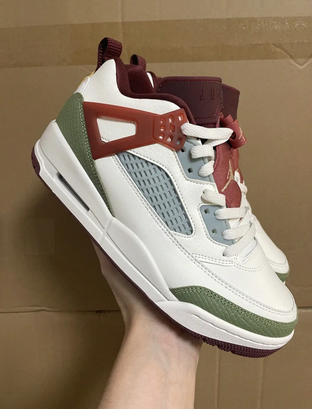 Counterfeit Jordan Spizike Low front view visual reference