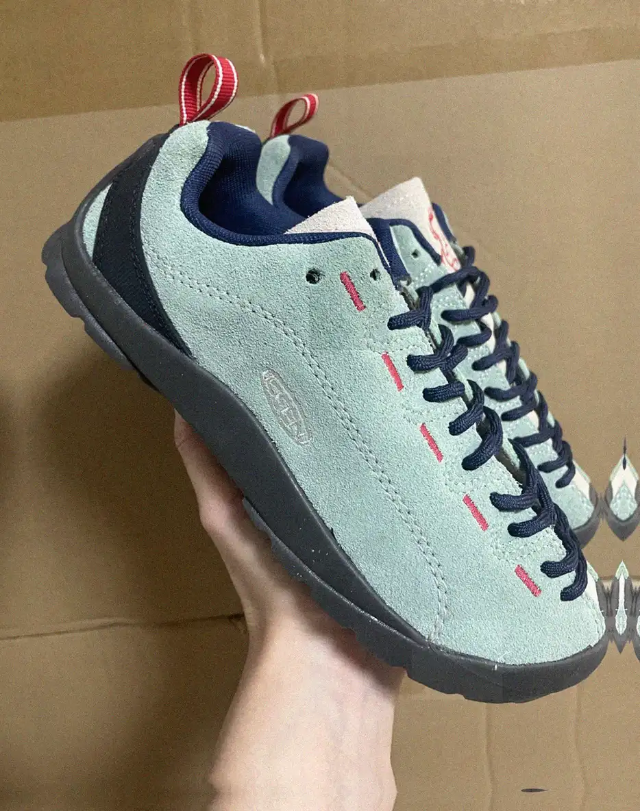 Counterfeit KEEN Jasper front view visual reference