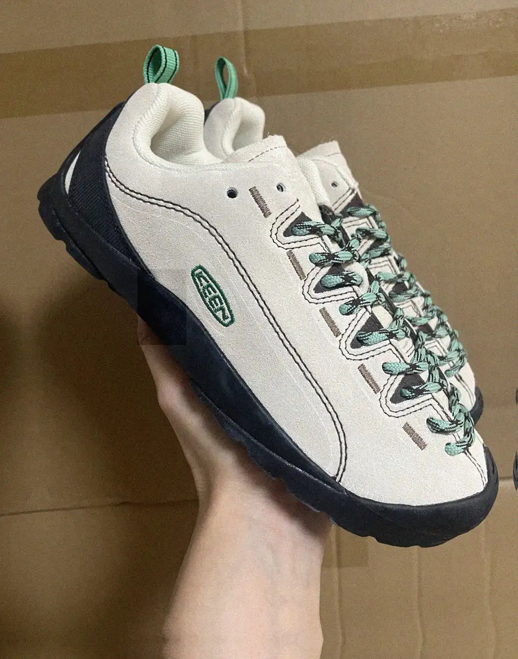 Counterfeit KEEN Jasper front view visual reference