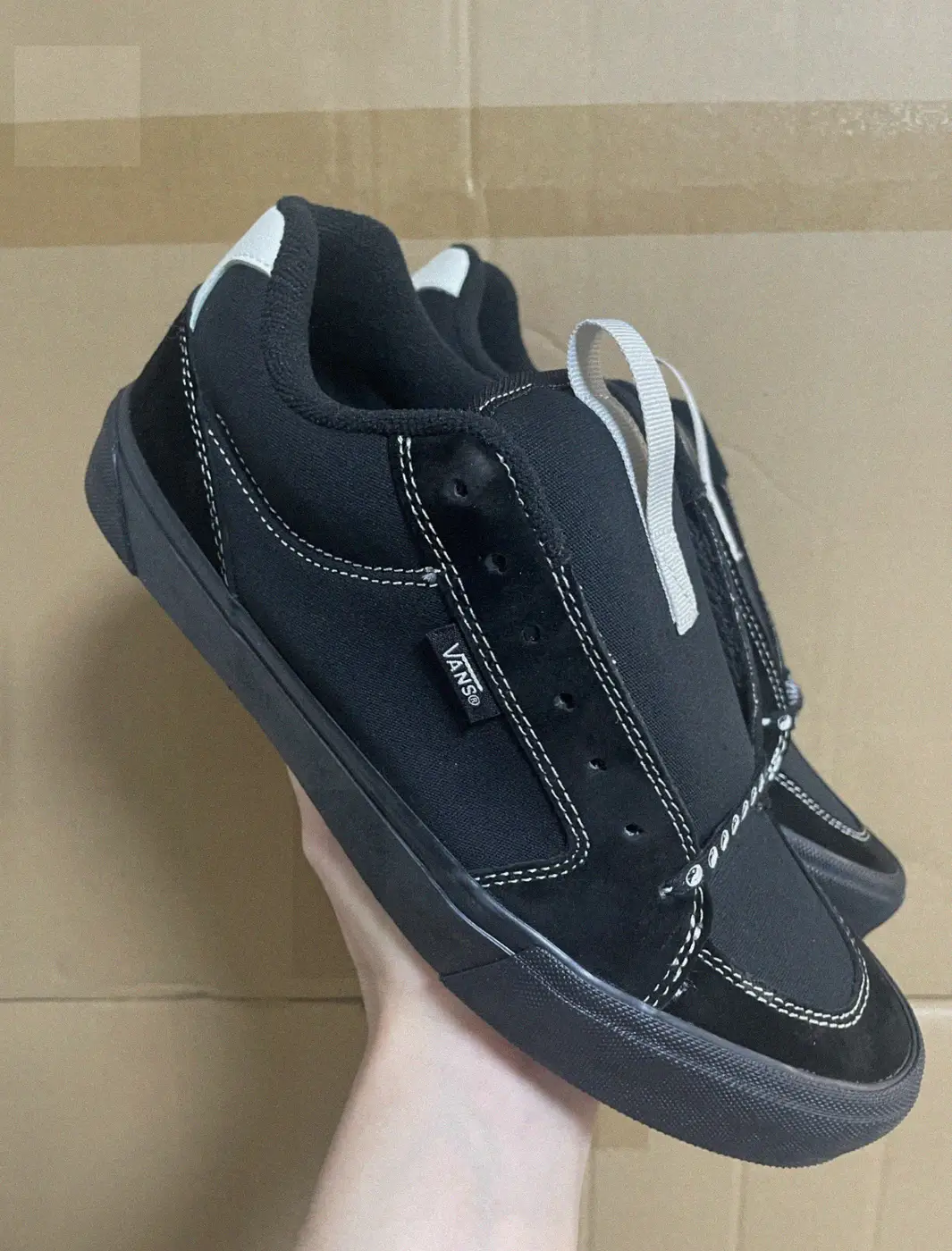 Counterfeit Vans BROOKLYN LS front view visual reference
